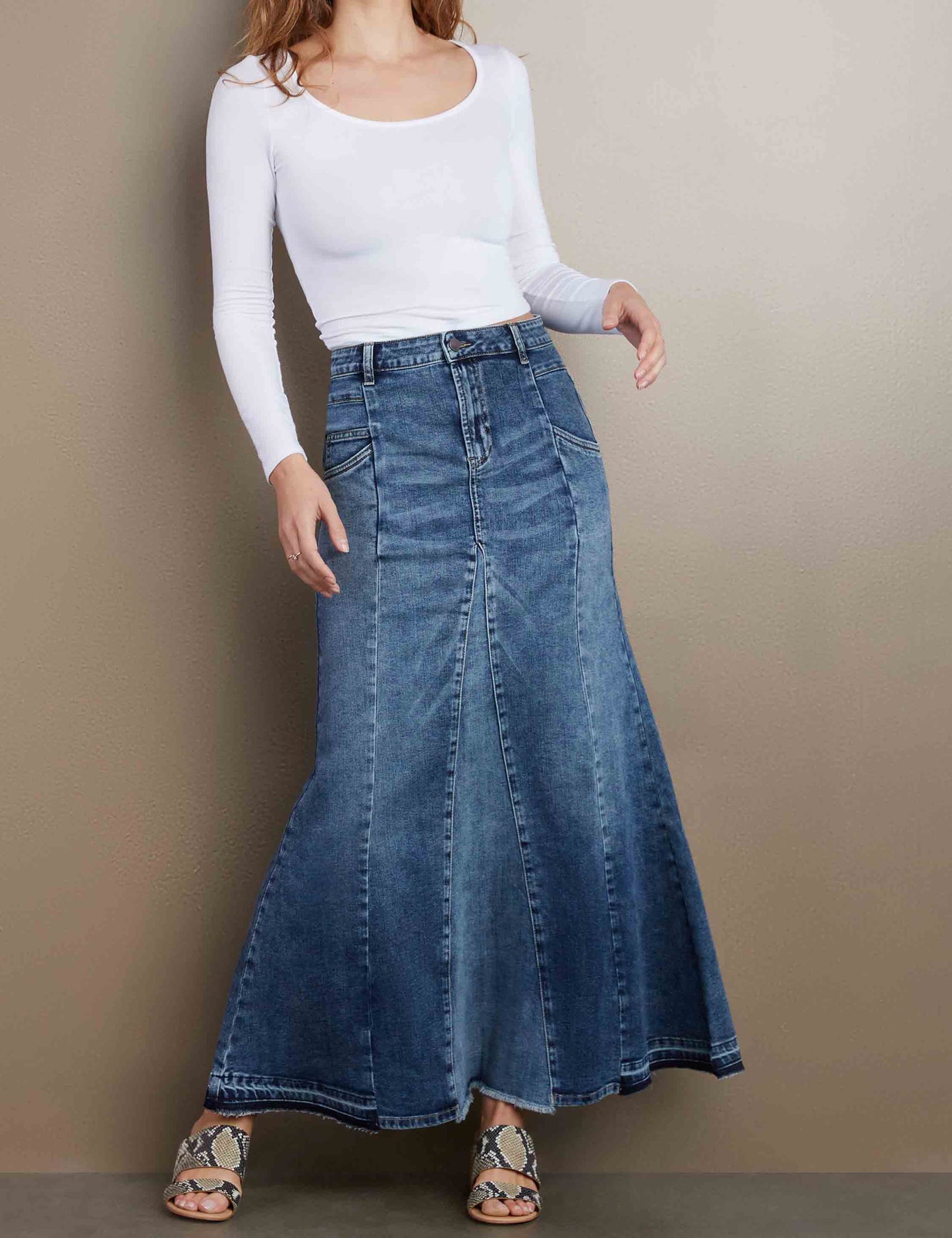 Gonna lunga svasata in denim di alta qualità, snellente e stretch