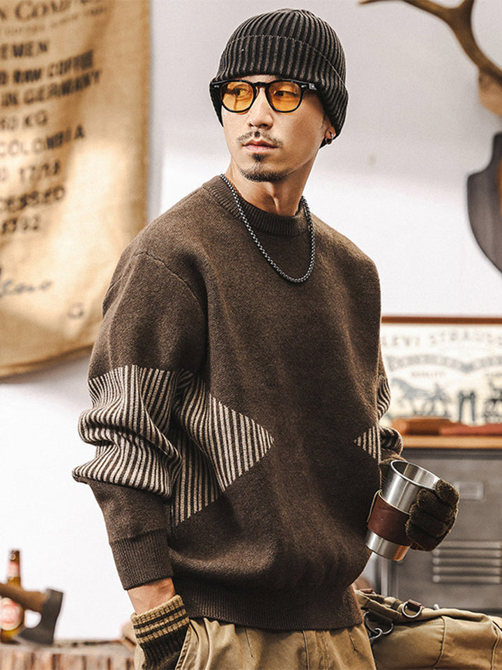 Herren Rundhals‑Strickpullover mit gestreiften Ärmeln