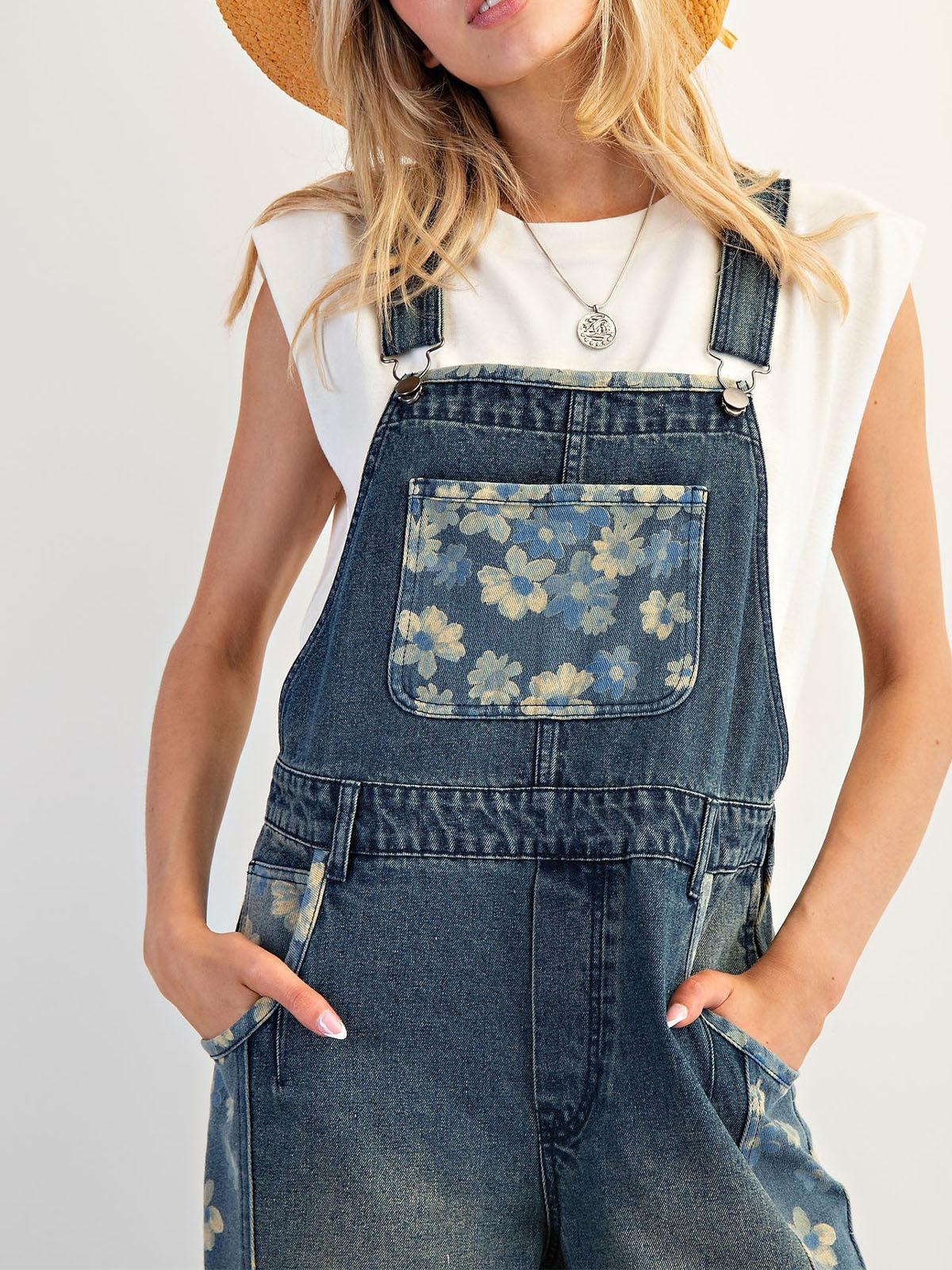 Salopette in denim con fiori
