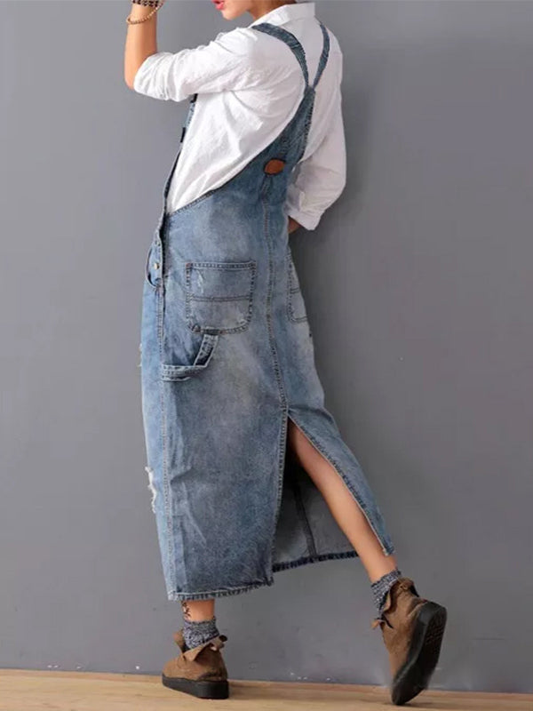 Latzkleid aus Distressed-Jeansstoff mit Schlitz hinten