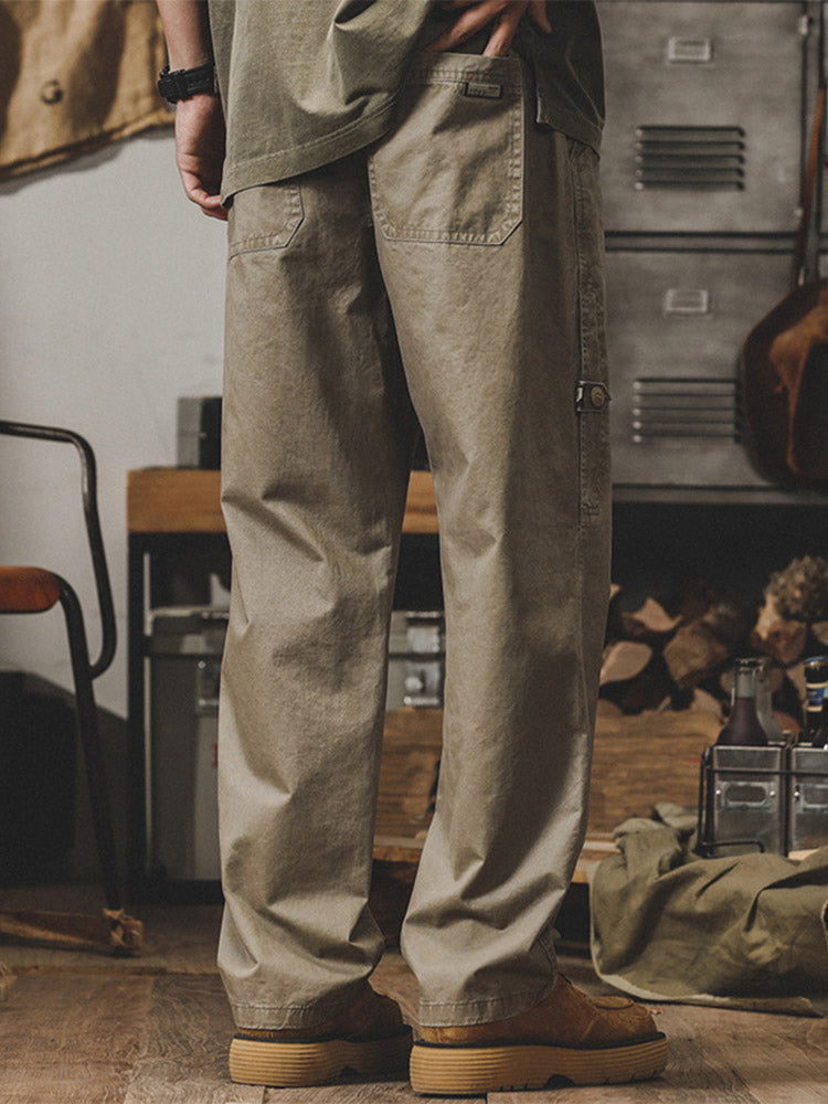 Herren-Cargohose mit weitem Bein und seitlichen Knopfdetails