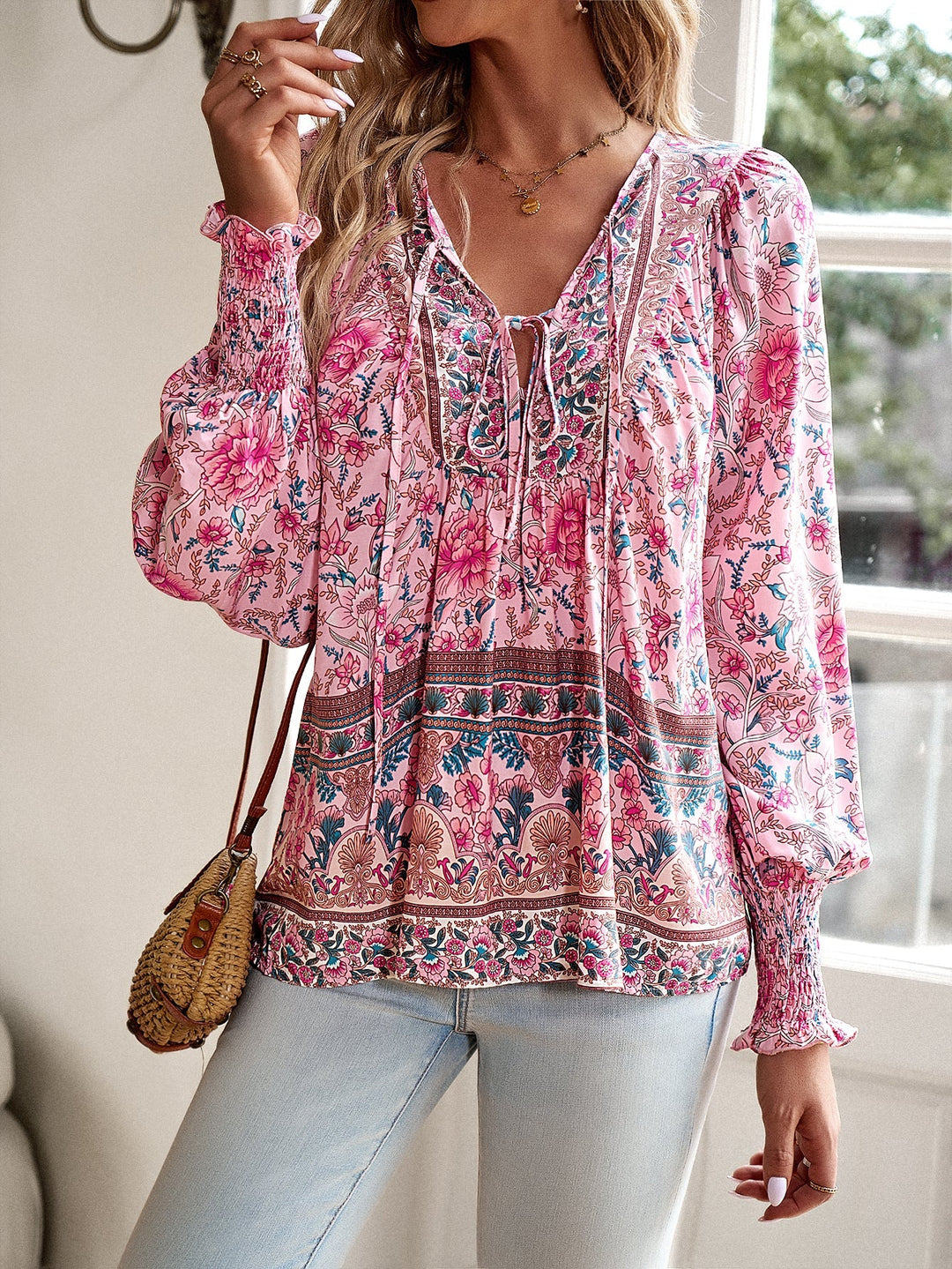 Damen-Bluse mit Boho-Blumenmuster und Schleifenkragen