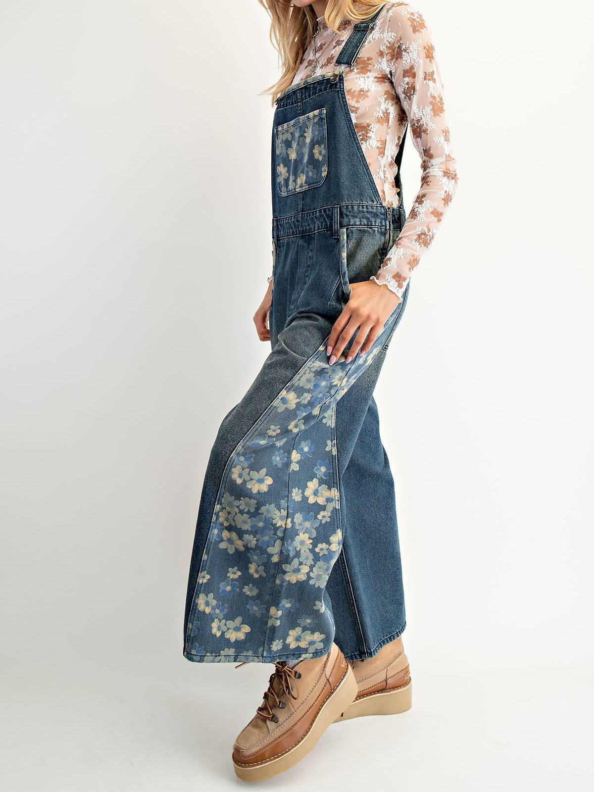 Salopette in denim con fiori