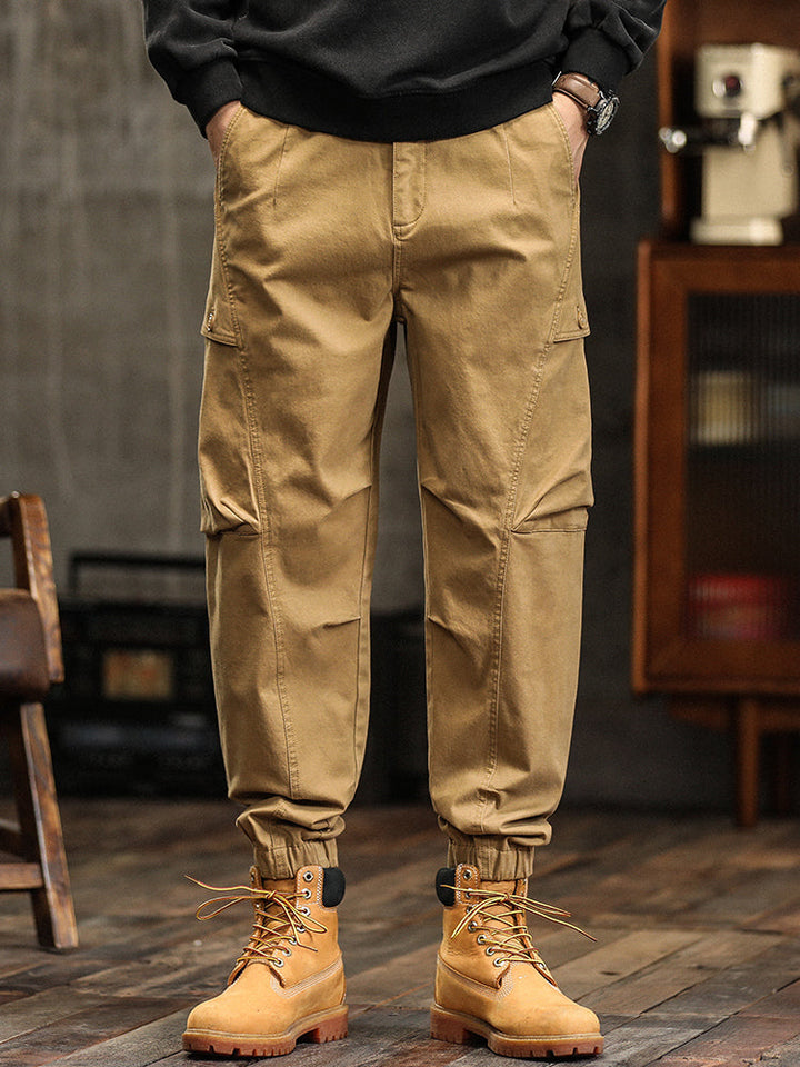 Herren-Cargohose mit elastischem Bund, Knopfleiste und schmal zulaufendem Bein