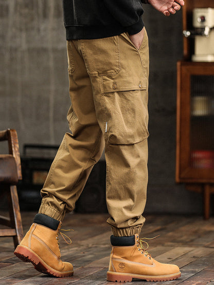 Pantalon cargo fuselé à taille élastiquée et boutons décoratifs pour homme