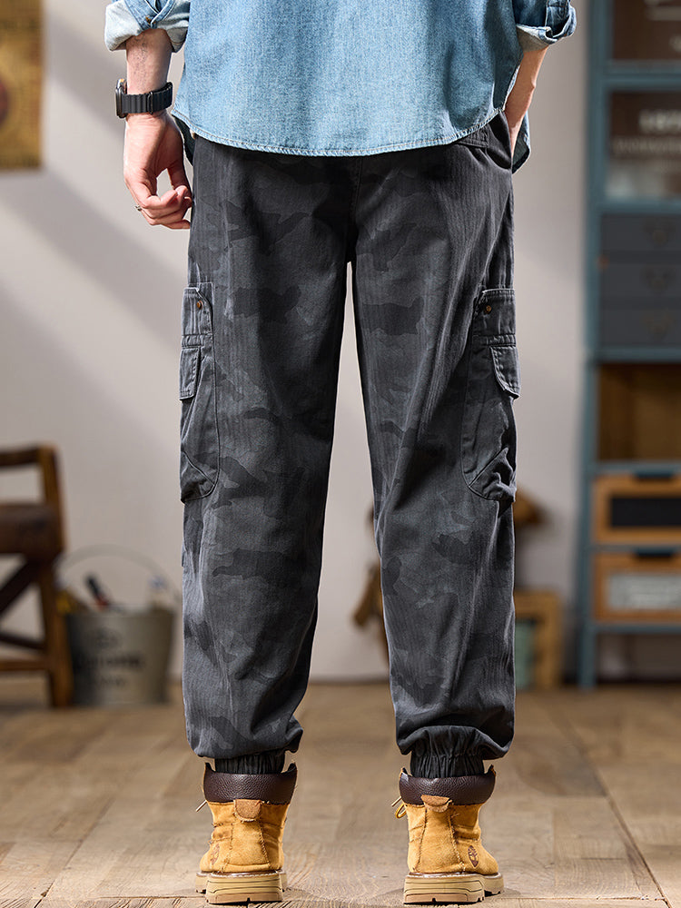 Herren-Jogginghose mit Camouflage-Print und vielen Taschen