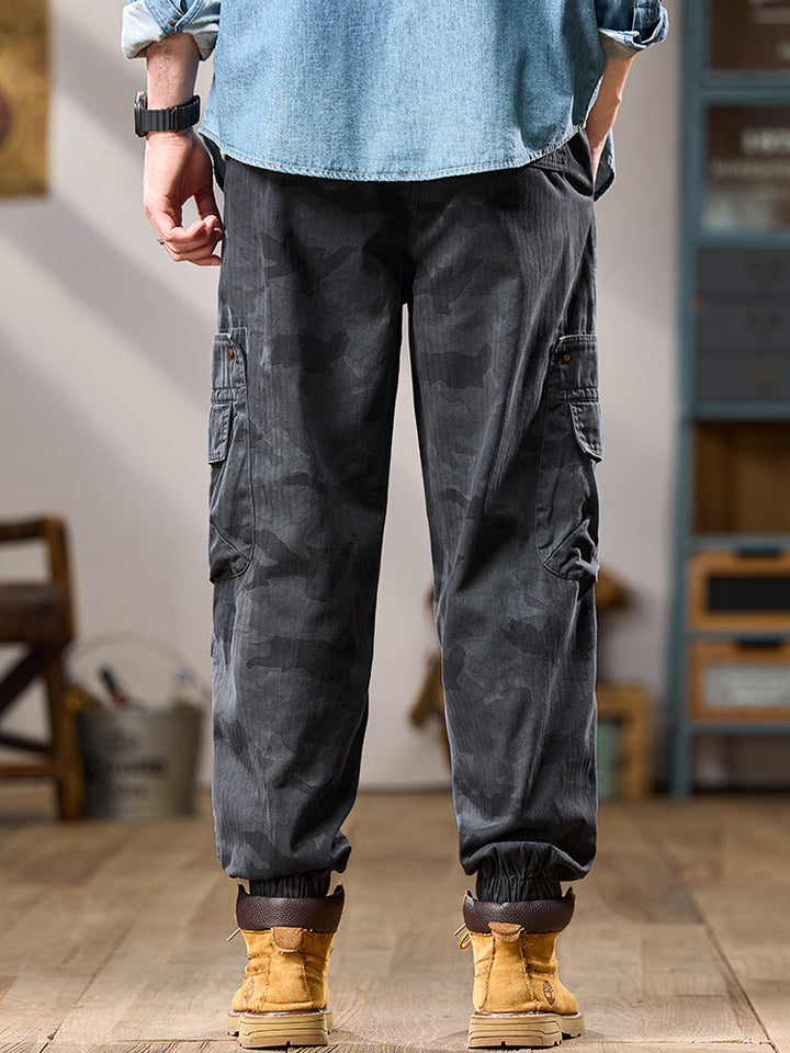 Herren-Jogginghose mit Camouflage-Print und vielen Taschen