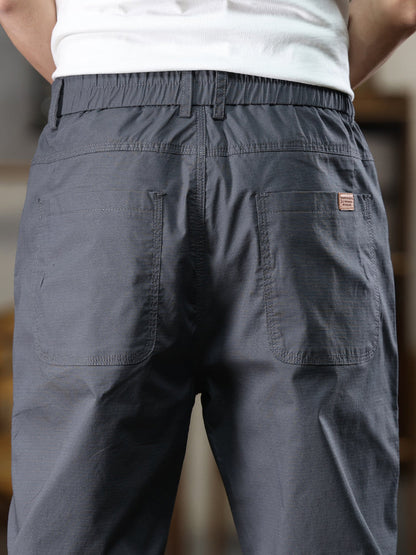 Pantalon cargo fuselé à ourlet élastique et étiquette patch pour homme