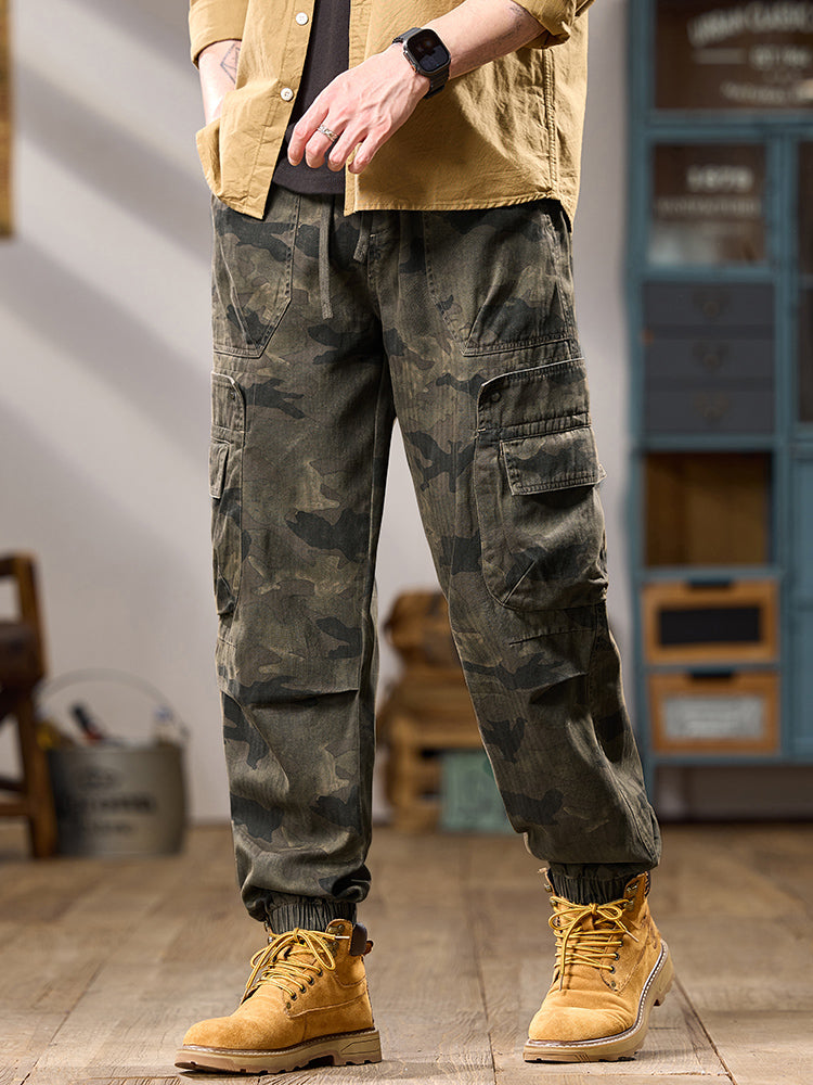 Herren-Jogginghose mit Camouflage-Print und vielen Taschen