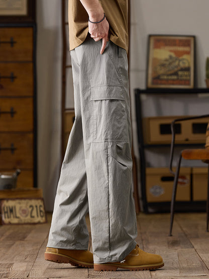 Weite Cargohose für Herren mit mehreren Reißverschlusstaschen