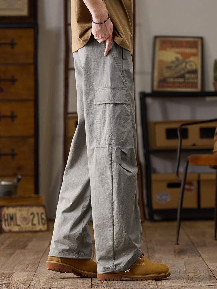 Weite Cargohose für Herren mit mehreren Reißverschlusstaschen