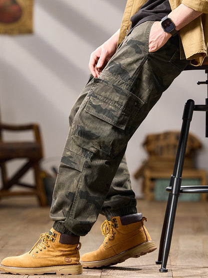 Herren-Jogginghose mit Camouflage-Print und vielen Taschen