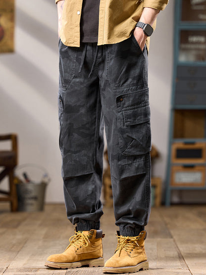 Herren-Jogginghose mit Camouflage-Print und vielen Taschen