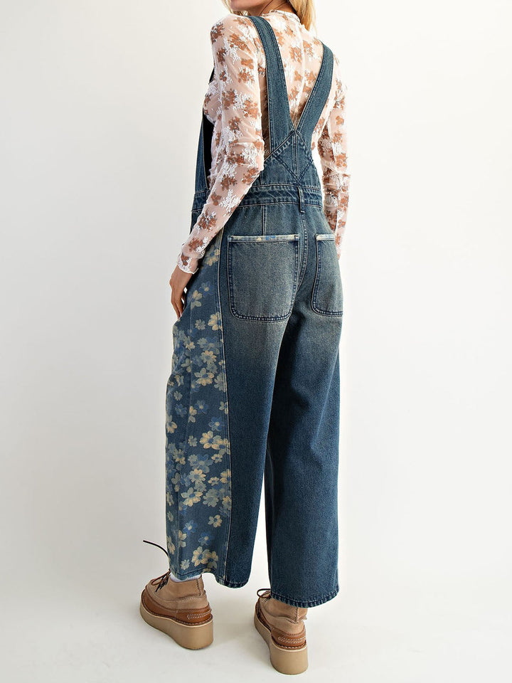 Latzhose aus Denim mit Blumenmuster