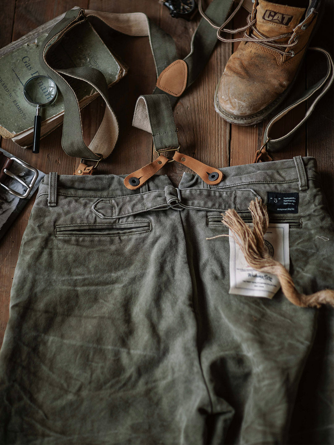 Pantalon en toile épaisse (15 oz) avec bretelles