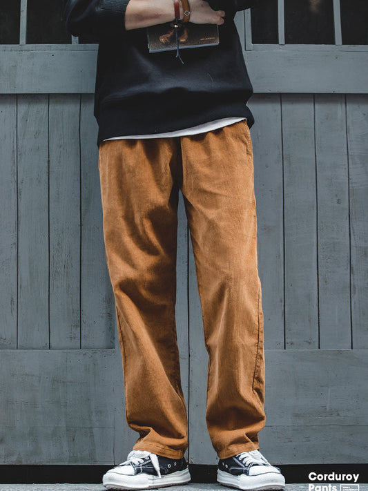 Pantaloni a gamba larga in velluto a coste da uomo