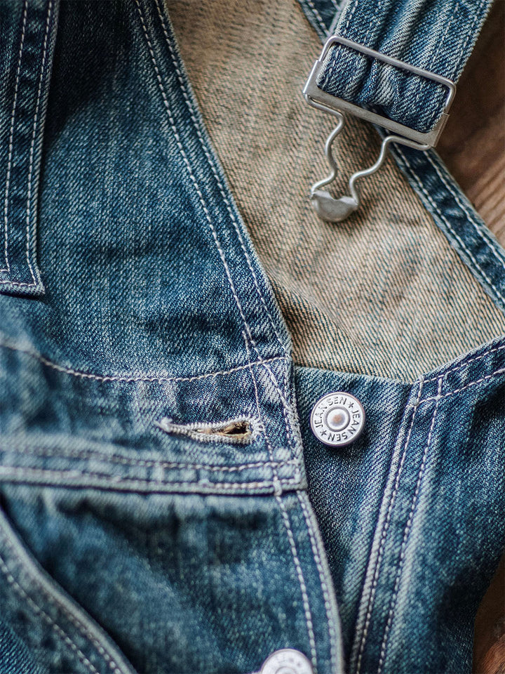 Salopette in denim usurato da uomo
