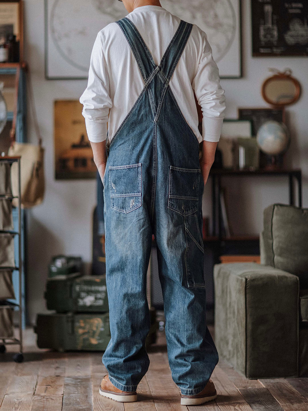 Salopette in denim usurato da uomo