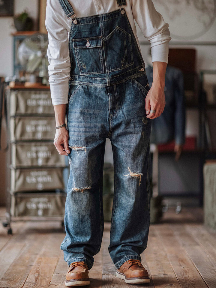 Salopette in denim usurato da uomo