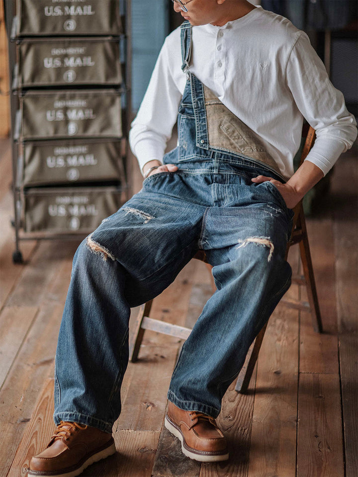 Salopette in denim usurato da uomo