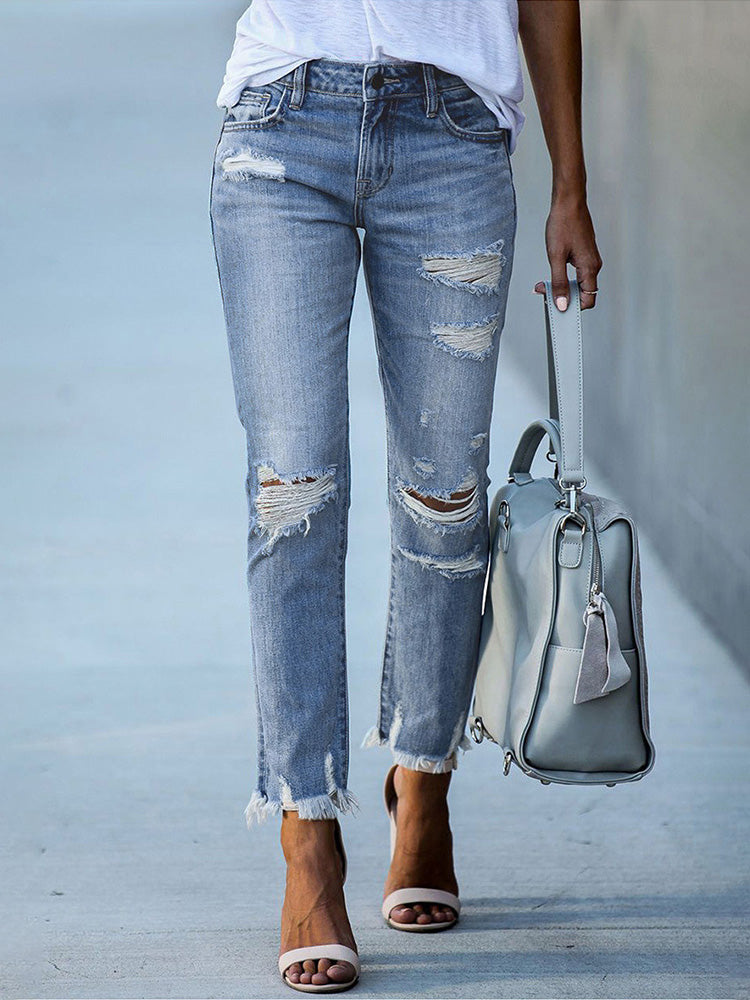 Knöchellange Jeans mit ungesäumtem Saum in Distressed-Optik