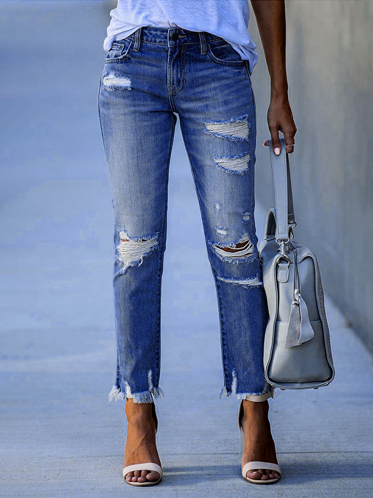 Knöchellange Jeans mit ungesäumtem Saum in Distressed-Optik