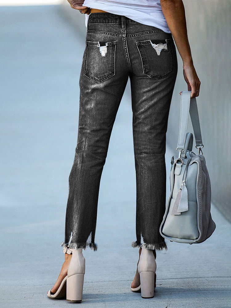 Knöchellange Jeans mit ungesäumtem Saum in Distressed-Optik